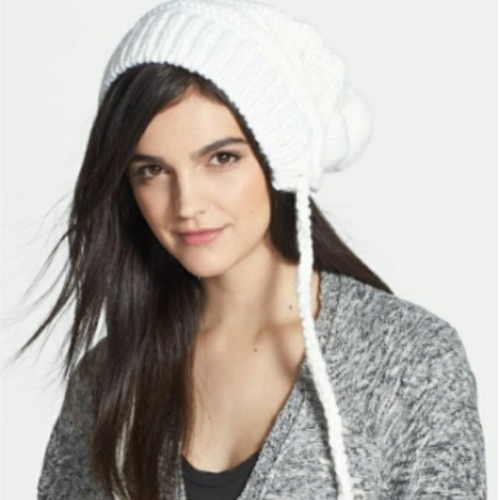 BCBGMAXAZRIA KNIT HAT